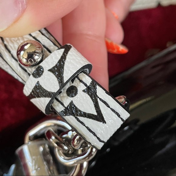 Louis Vuitton Twist - Picture 7 of 10